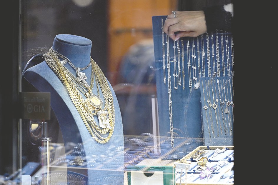 美联储独立性受质疑，“助攻”黄金飙涨？