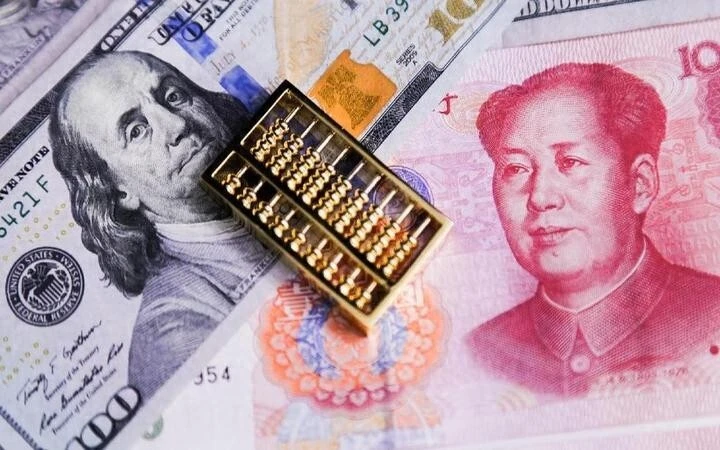 美元受到两大噩耗，人民币迎史诗级利好，美国疯狂反扑